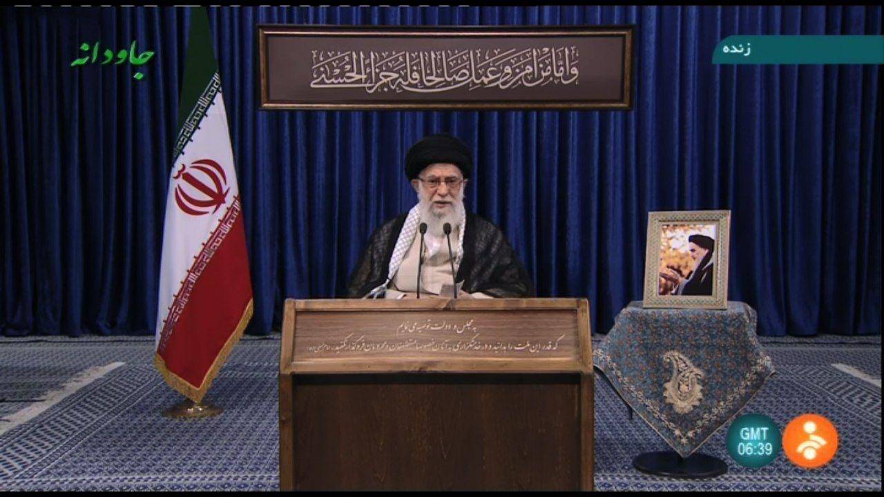 درج بخشی از وصیتنامه امام(ره) در تریبون سخنرانی امروز رهبرانقلاب